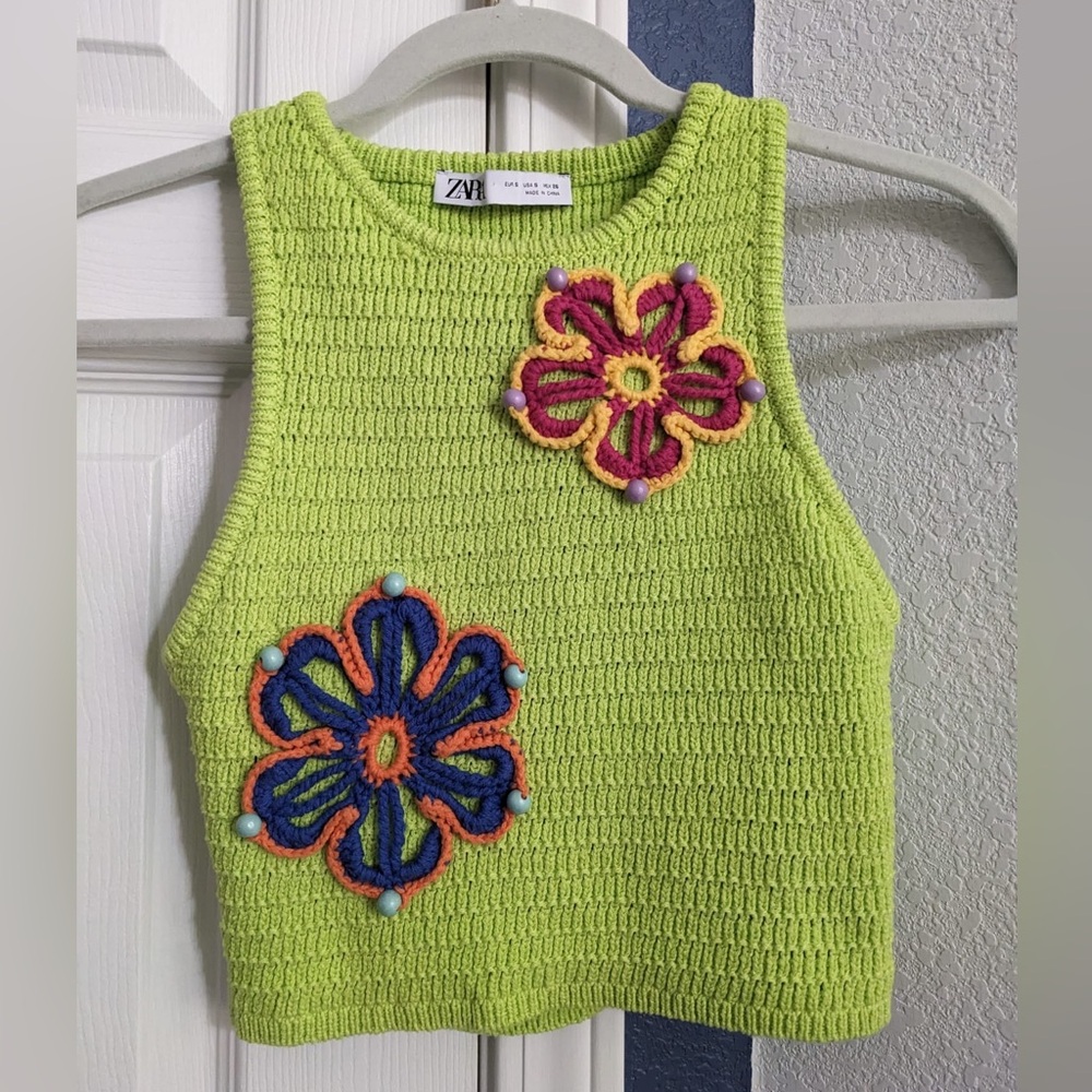 Zara Green Knit Crop Top Floral Crochet Detail
Wooden Bead Unique